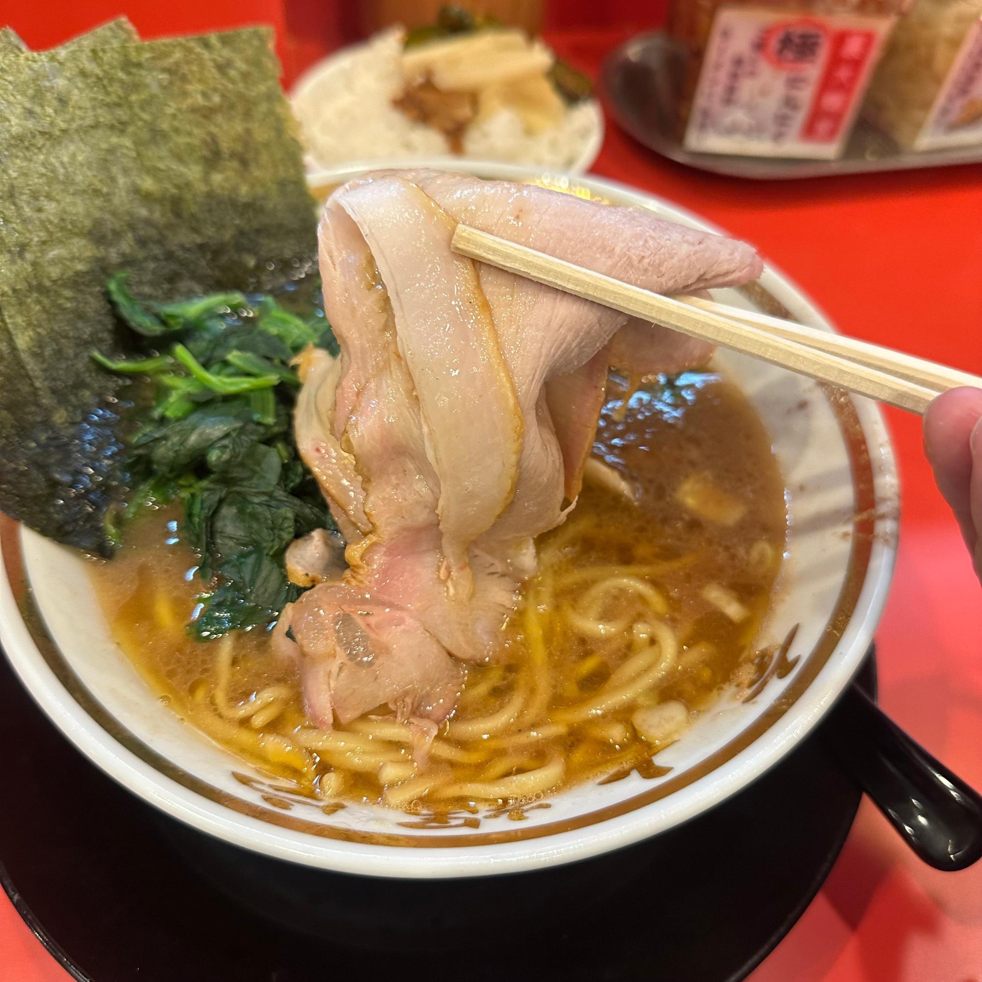 肉感たっぷりですが、冷たいのでスープに浸して食べるとベストです。