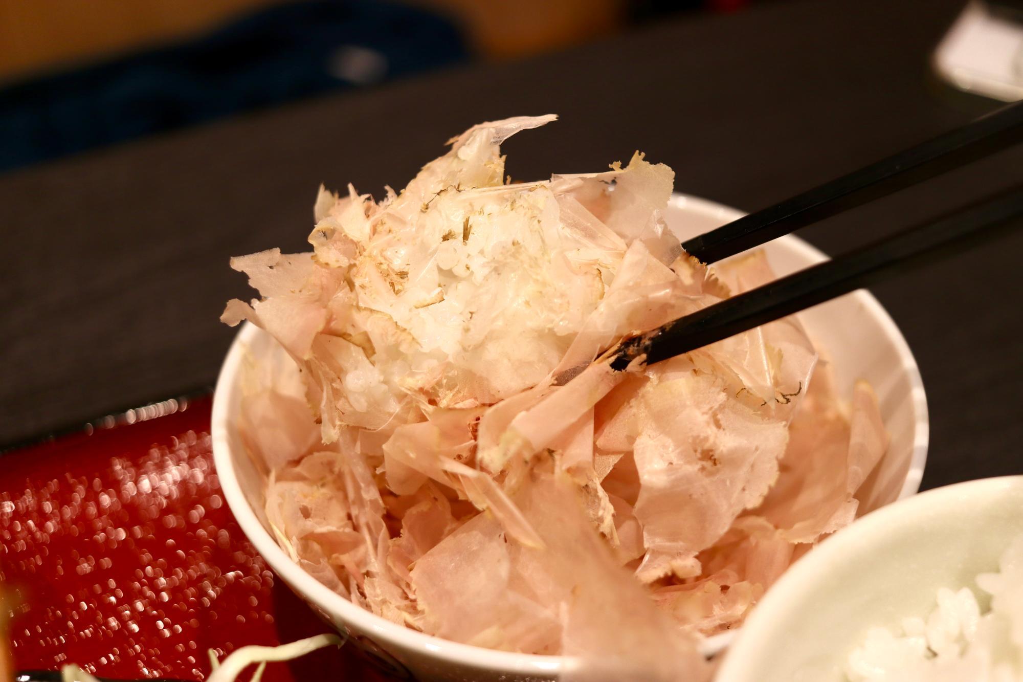 ふわふわの削り節とご飯との相性はもちろん抜群です