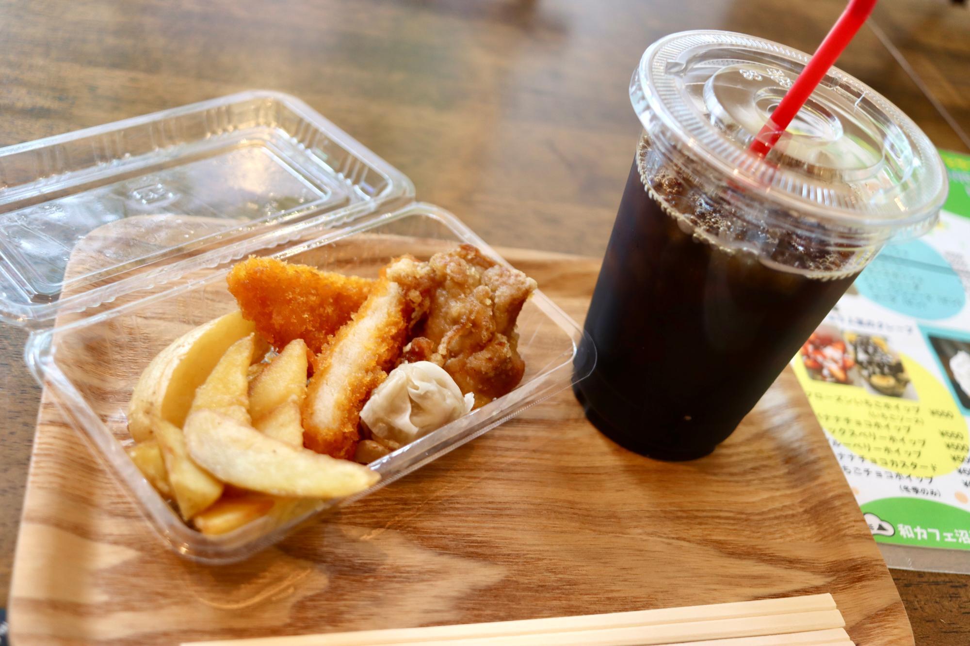 「おかずセット」（400円）と「アイスコーヒー」（350円）