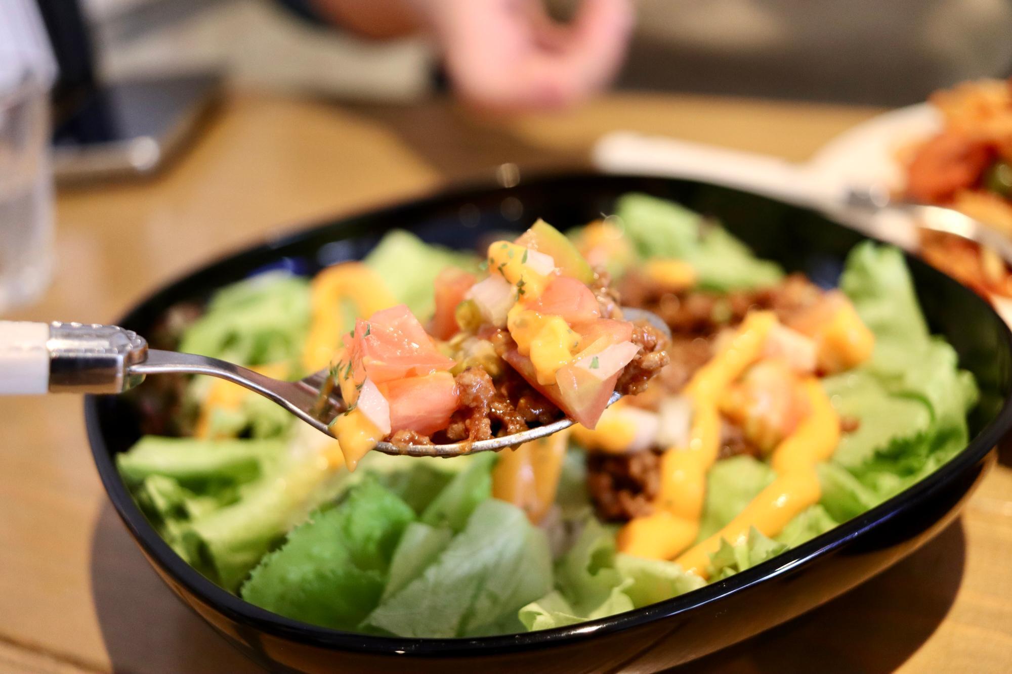 フレッシュ野菜とタコミートが食べごたえたっぷり