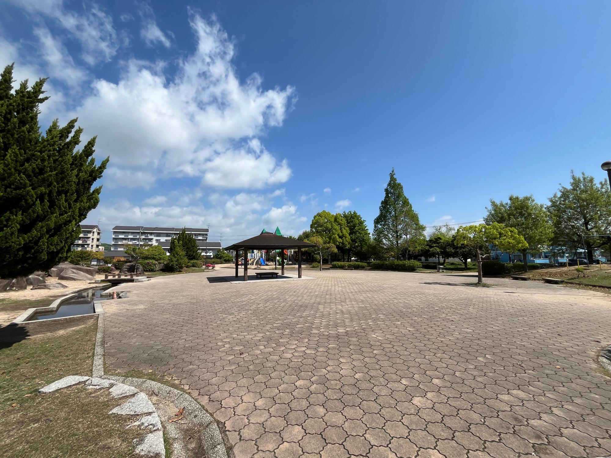 当日は出店者で盛り上がる尾道東公園