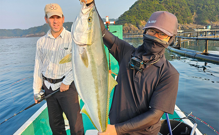 「ブリが釣りたい！」アメリカから来日した友人と挑んだ串本カセ釣りで90cm級浮上【和歌山】
