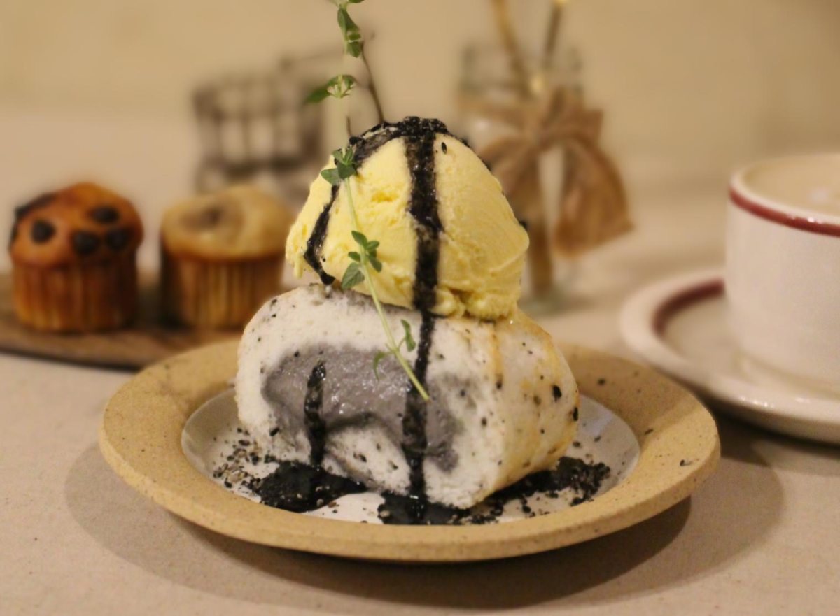 「黒ごまのロールケーキ」650円（税込）