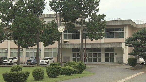 富山県黒部市の市街地で成獣のクマ目撃情報、桜井高校が登校時間遅らせる 警察や猟友会がパトロールもまだ発見されず｜FNNプライムオンライン - FNNプライムオンライン