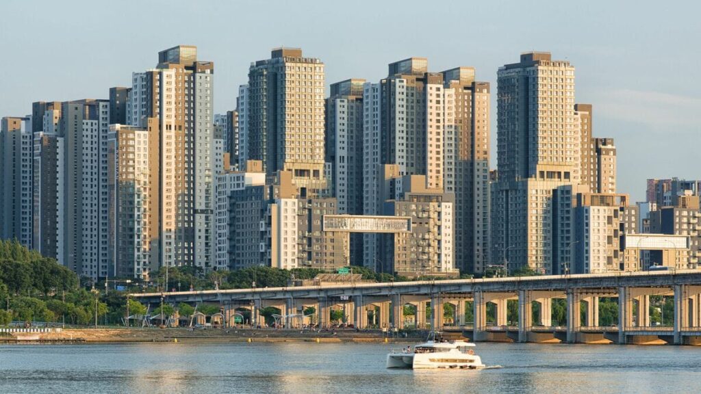 小学生が住むマンションのグレードでマウント…23年出生率｢0.72｣を叩き出した韓国の｢産みたくない｣の背景 SNSに影響された親を子が真似ている | PRESIDENT Online（プレジデントオンライン）