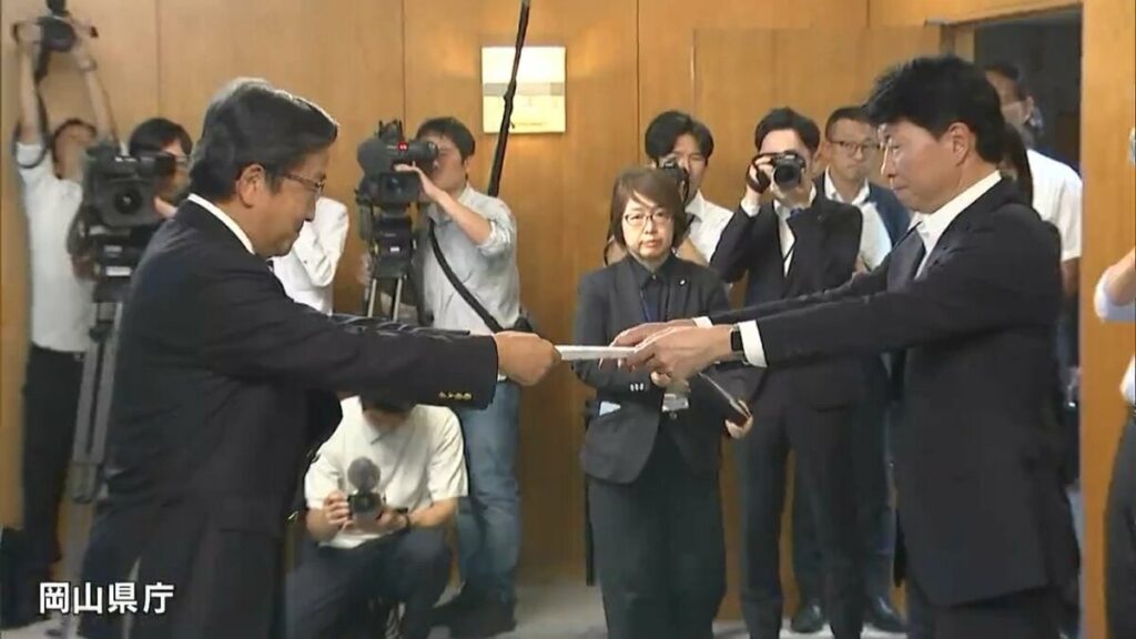 ファジアーノ岡山の新たなホームスタジアムの建設を求める「50万筆を超える署名」岡山県知事と岡山県議会議長に提出 | TBS NEWS DIG (1ページ) - TBS NEWS DIG