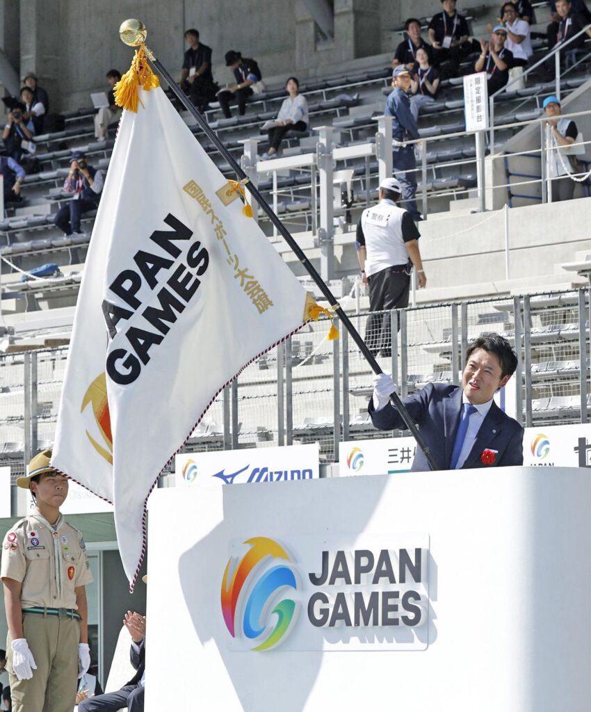 国スポ旗 青森県へ・滋賀大会閉会式で引き継ぎ｜青森県,青森スポーツ｜青森ニュース｜Web東奥 - 東奥日報社