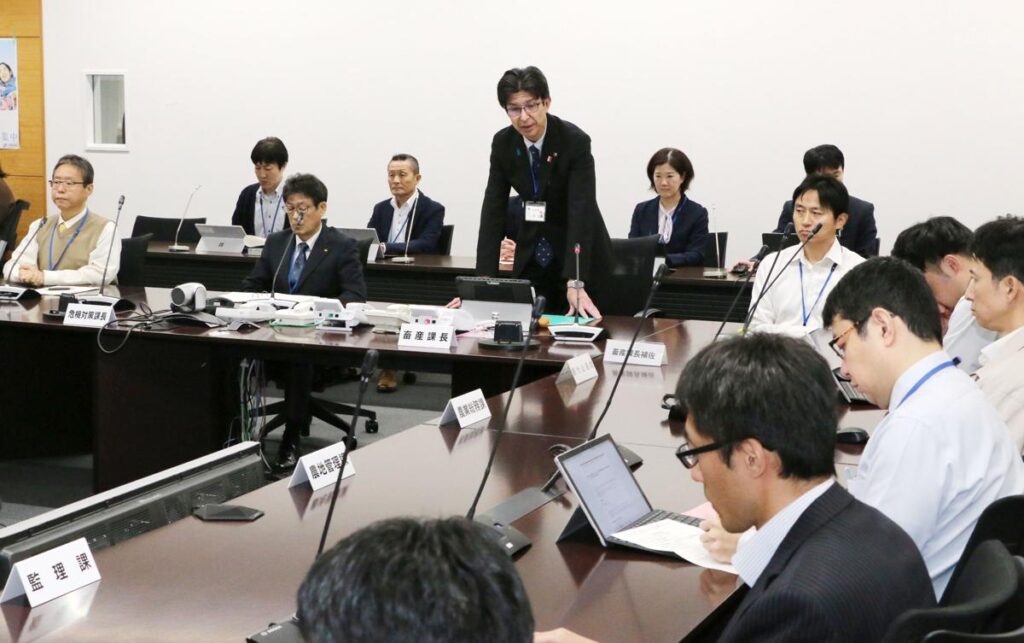 「リスク高まっている」…養鶏場での鳥インフル発生に備え、新潟県庁で担当者が防疫対策の流れを確認 北海道で今季初の発生受け - 新潟日報デジタルプラス
