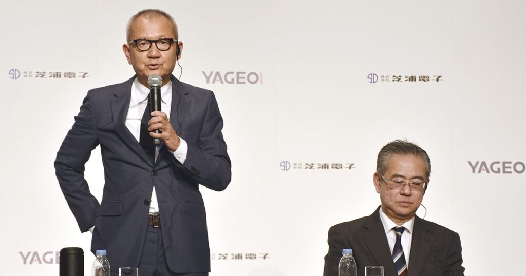 芝浦電子TOBを成立させた台湾ヤゲオが早くも「次の買収」を示唆!日本の経済安保の“重大な問題”が露呈 | Diamond Premium News 10月21日、記者会見するヤゲオのピエール・チェン会長(左)と芝浦電子の葛西晃社長