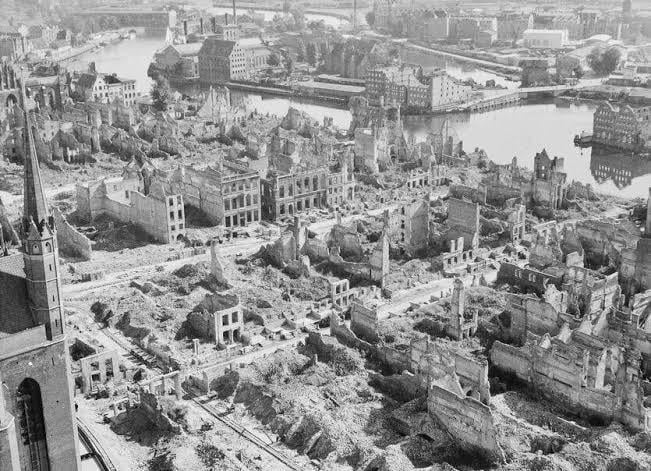 第二次世界大戦後のグダニスクの廃墟の写真