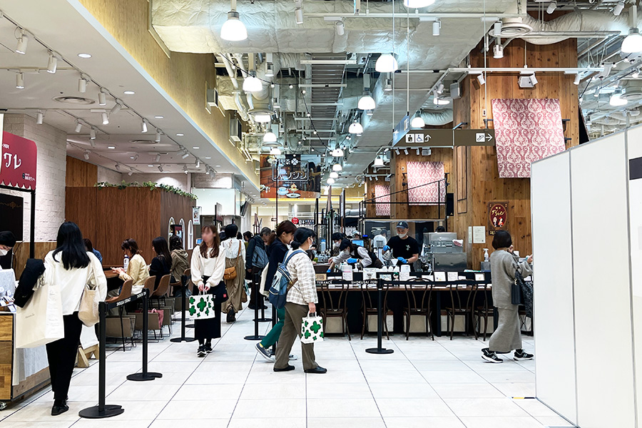 初日から大賑わい！阪神百貨店の一角が「純喫茶」に？今年は大阪の名店増加 | Lmaga.jp