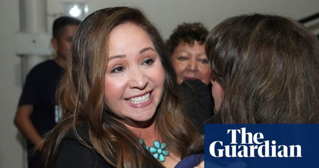 マイク・ジョンソンは、この新しい民主党員に誓っていません。彼女がエプスタインファイルをリリースしたいからですか？