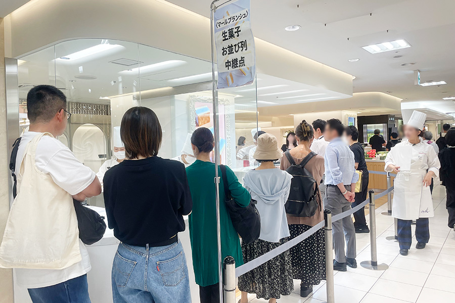 「マールブランシュ 大丸京都店」にはリニューアルオープン初日から行列が