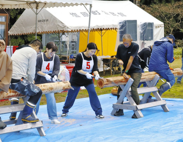 丸太切り 腕自慢集合　小松・大倉岳高原まつり