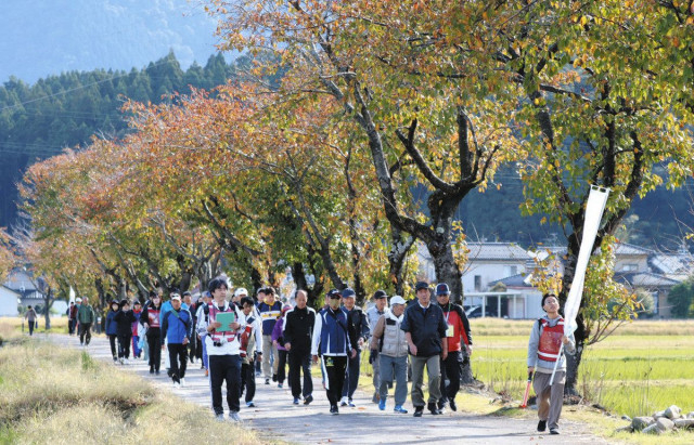 能美電線路跡に「健康ロード」　完成式典 天狗山−新寺井16キロ 市民ら歩く