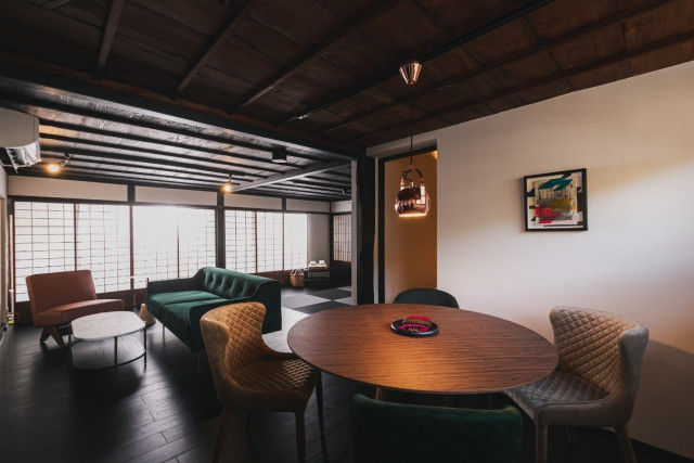 ペットと泊まれる宿が宗像に！築明治20年の古民家で美食とアートを堪能【オーベルジュ カラ 宗像 with ritomaru】