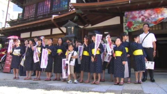 正岡子規の生誕１５８年祝い　子どもたちが「のぼさん」に扮しパレード 愛媛・松山市