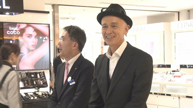 老舗百貨店でマーク・パンサーさんが一日店長就任 創立90周年記念 大分