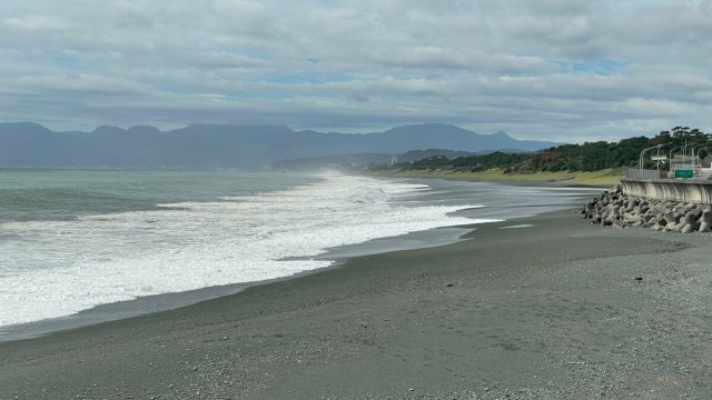台風の影響か…神奈川県大磯町に“海釣り”に来ていた3人が波にさらわれる　東京都羽村市の60代男性が死亡 50代男性2人は自力で岸上がる　照ヶ崎海岸
