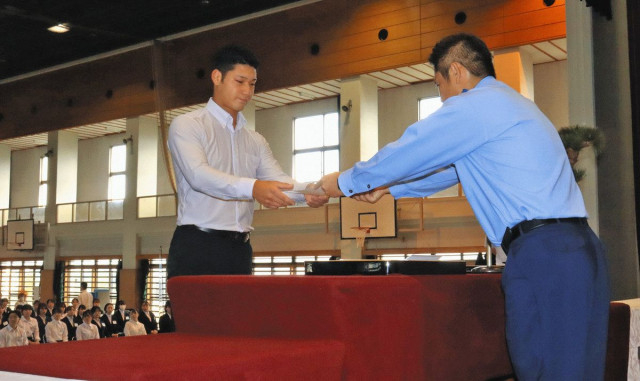 採用後のイメージ 深めて　埼玉県警、6年ぶり内定式　保護者ら初招待