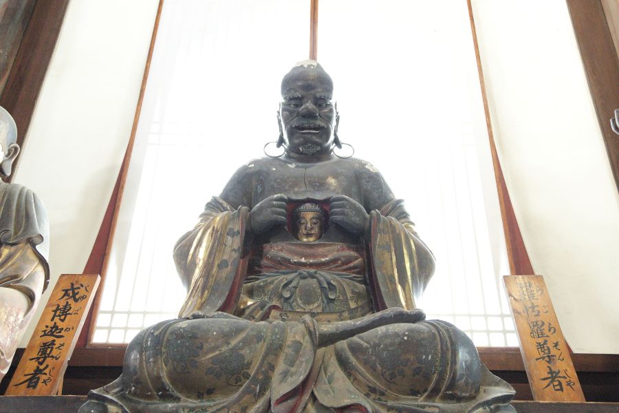 これが、噂の羅睺羅尊者！鬼才仏師・范道生によるもの。取材日は、展覧会で貸し出しから帰ってきたばかり