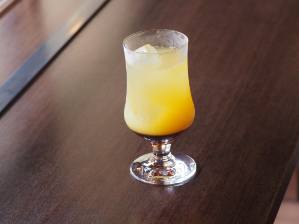 愛知県犬山市の城下町エリアにオープンしたベーカリーカフェ「パンとエスプレッソと 犬山城」の限定ドリンク「荵苳シトラススカッシュ」