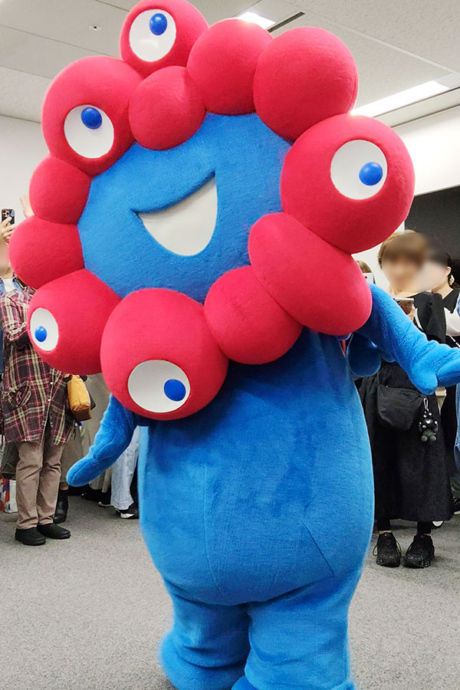 「堂島アバンザ」で実施されたミャクミャク撮影会の様子（10月24日／大阪市北区）