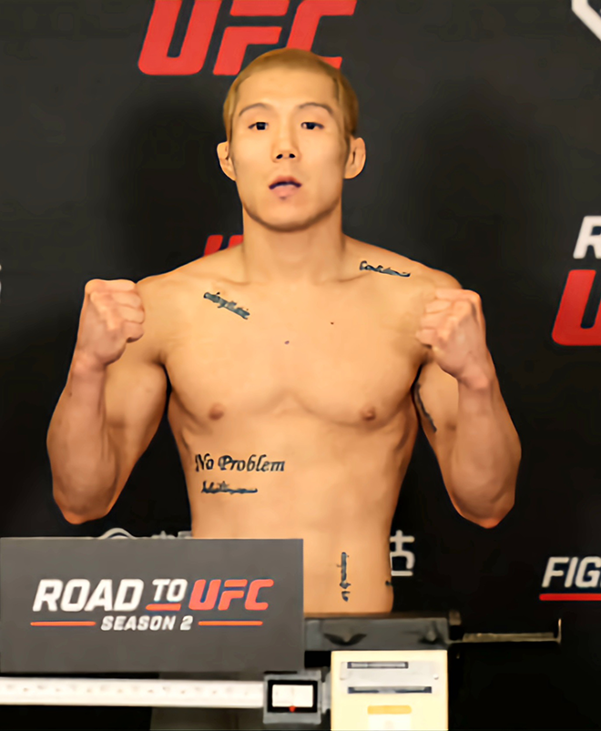 キム·サンウォンが2023年5月、中国上海Road to UFCシーズン2フェザー級トーナメント準々決勝の継体を通過している。 写真=TKO