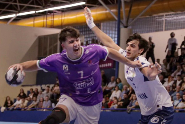 写真2025-26シーズンスペイン男子ハンドボールアソバルリーグのグアダラハラとグラノイエルスの試合無襲、写真出典=グアダラハラ