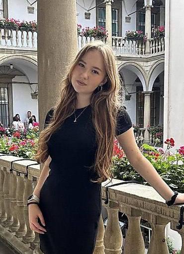 15歳のアナスタシアと彼女の両親は、この夜、LVIV地域の彼らの家でロシア人に殺されました