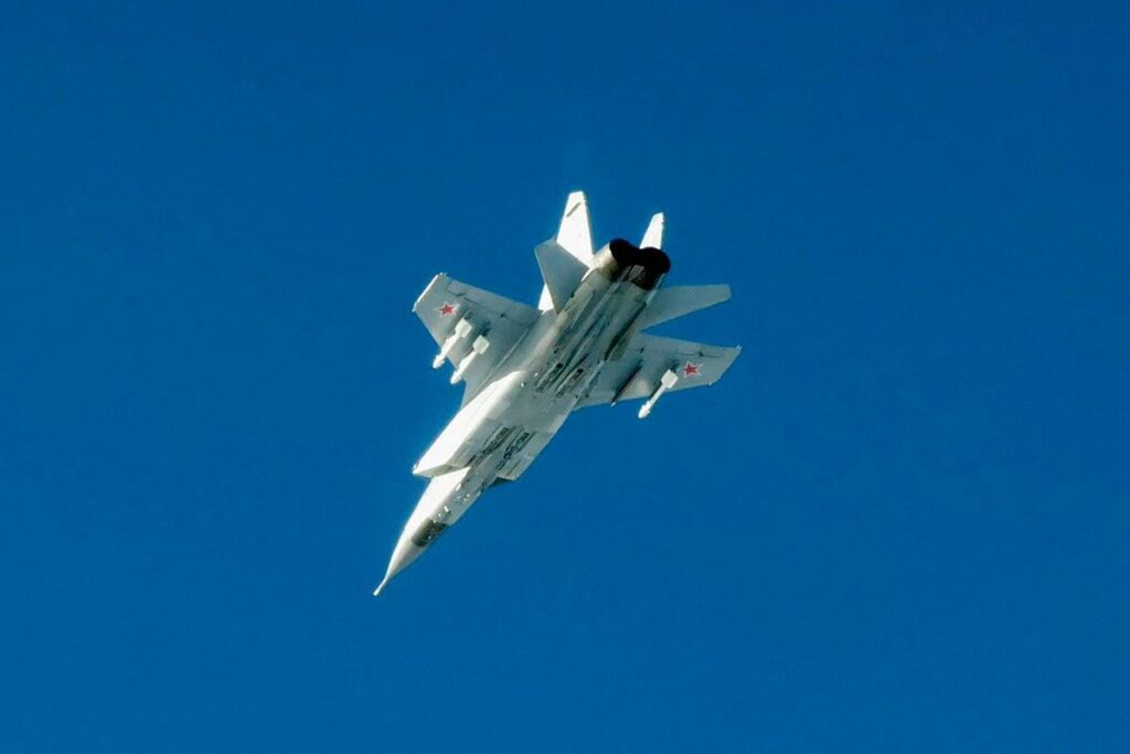 ウクライナ戦争の生中継：キエフへの無人機攻撃前にロシア戦闘機が墜落