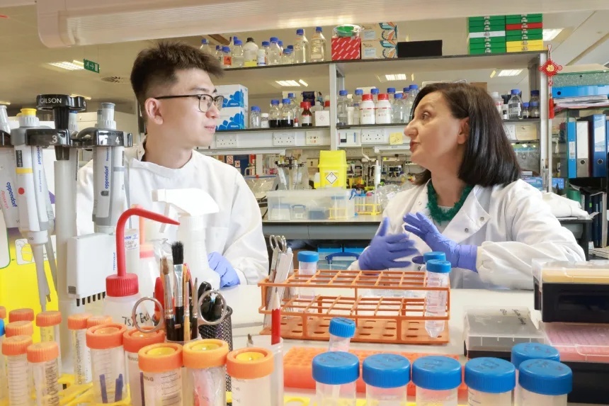 アナ・アンゲロバ・バルポーニ氏とシュエチェン・ジャン氏/Liqun Xu