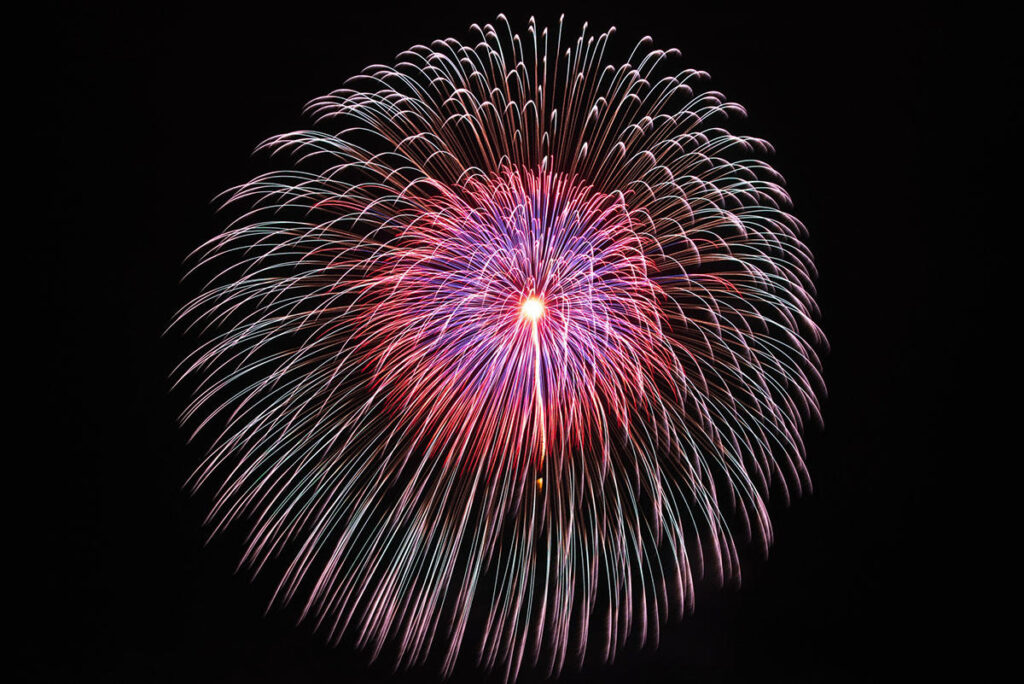 【2025】第47回水郷潮来花火大会が本日開催！三千発の花火を打ち上げ | 夜景FANマガジン
