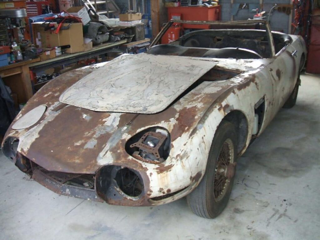 壮絶なレストアを経て蘇った、世界に2台のオープントップの2000GTボンドカー｜Octane名車研究