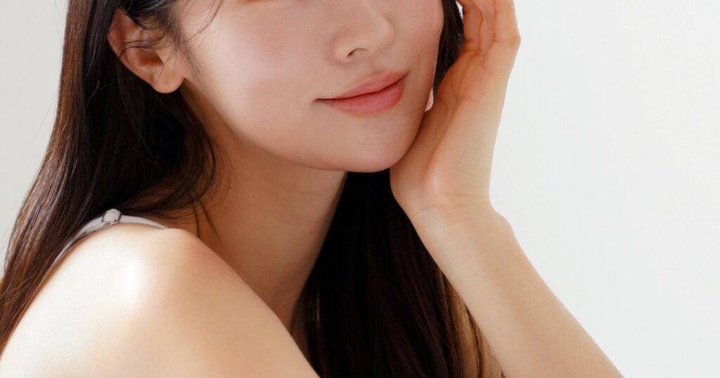 キャバクラで一目ぼれして結婚した45歳社長が「35歳妻が職場でいじめられているかも」と思う理由（山村 佳子） | FRaU