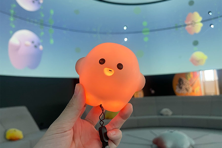 ドイツパビリオンではガイドを担当（Lmaga.jp撮影）