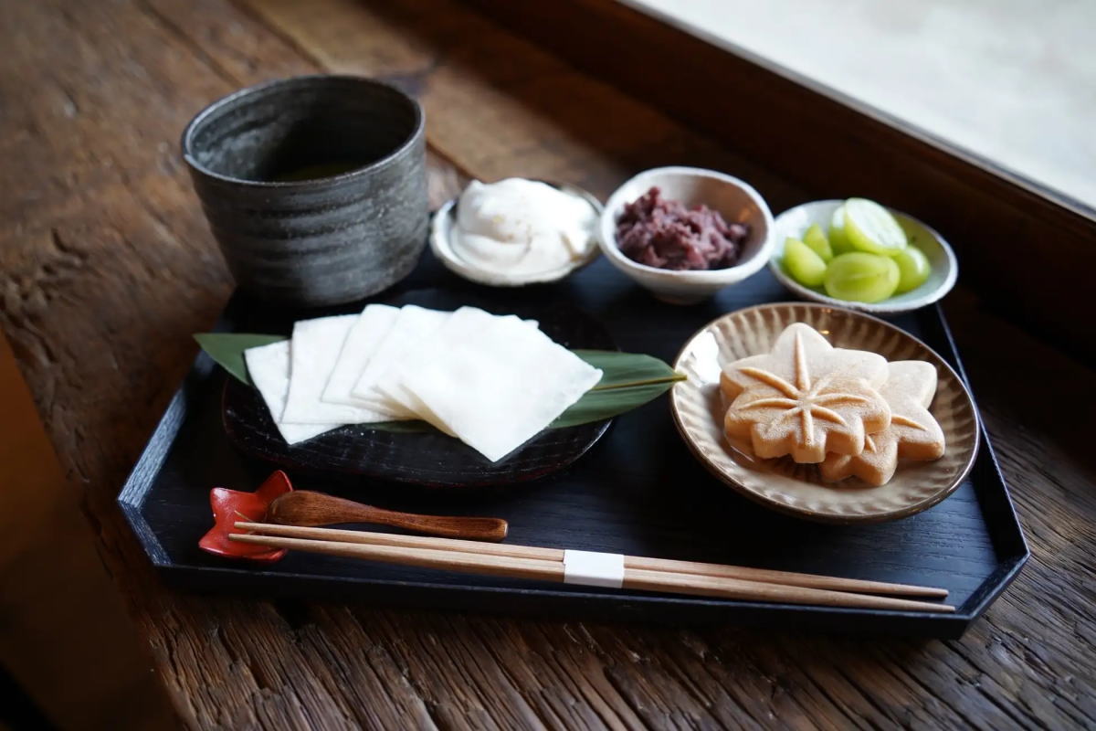 宮島 岩惣 離れをリニューアル、かき氷や団子の和甘味とバー「千景（センケイ）」オープン
