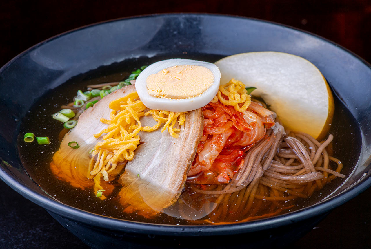 〈春香苑〉の冷麺