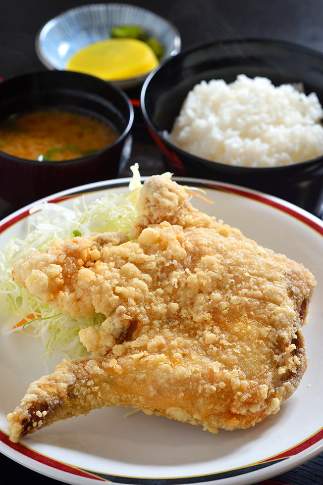 〈天神丸福〉のからあげ定食（もも）