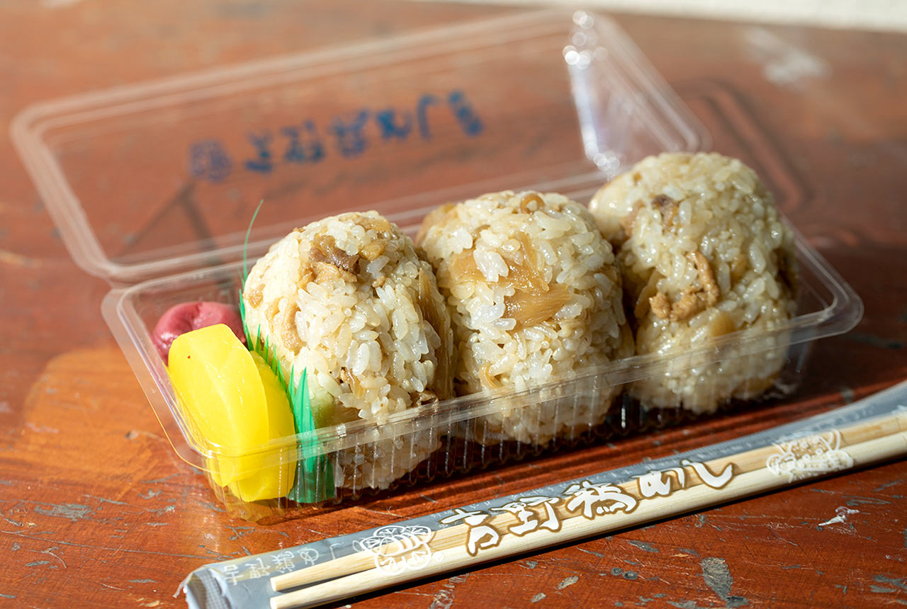 〈吉野鶏めし〉のおにぎり３個セット