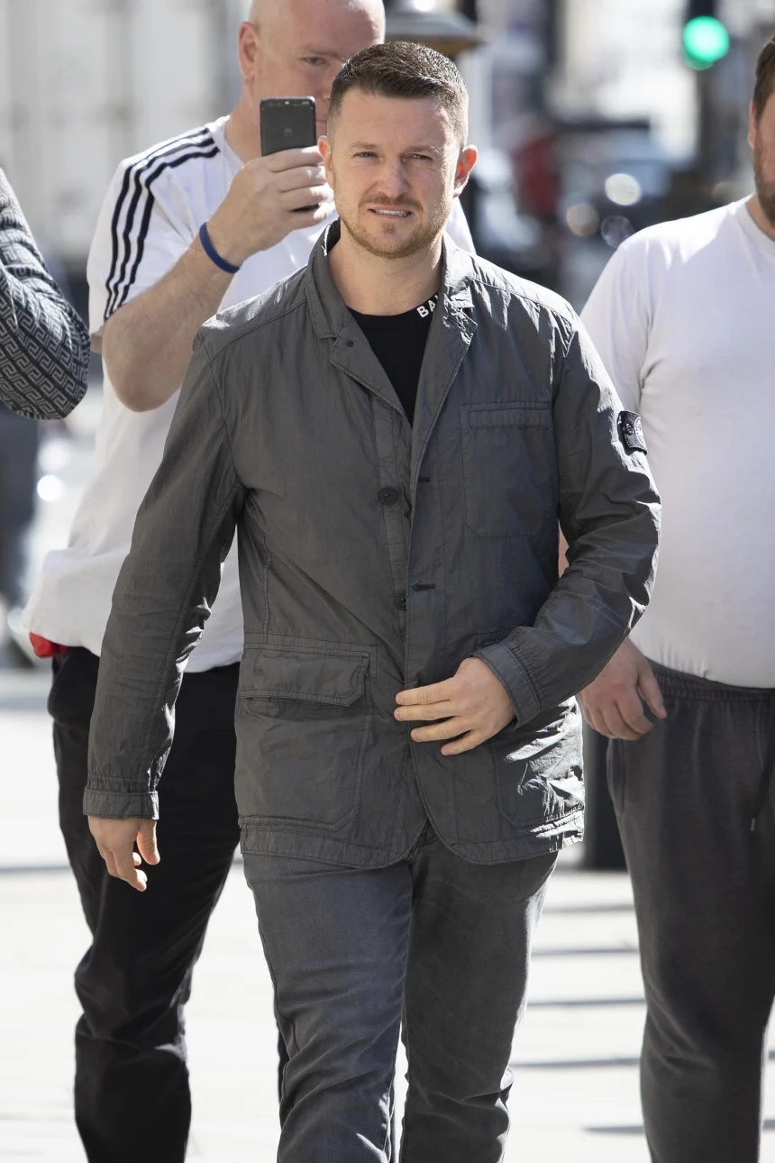 ロビンソン氏はフーリガンのプライドや絆に共感しているとみられる/George Cracknell Wright/LNP/Shutterstock