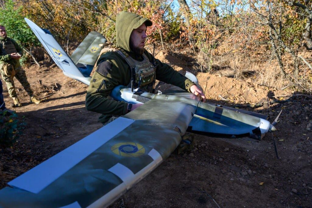 ウクライナはロシアのミサイル船を攻撃し、主要な攻撃でキーオイル製油所