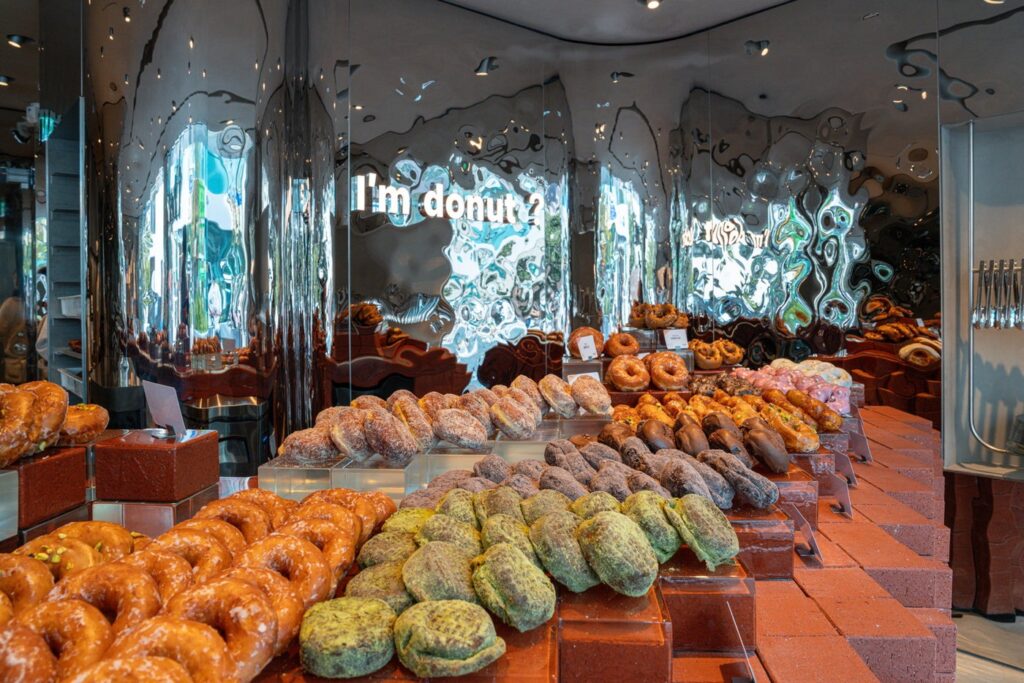 「アイムドーナツ？」韓国・聖水に誕生 ソウル限定フレーバー含む約30種を提供 - 女子旅プレス