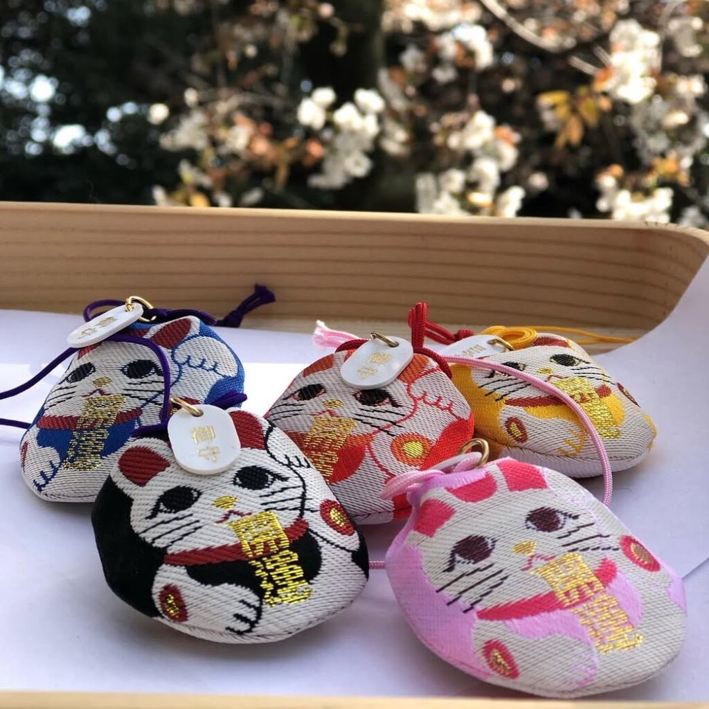 【徳島 お守り】徳島県内で可愛い＆個性的なお守りが購入できる！神社・お寺８選をご紹介します◎ - DRESSY【公式】ウェディングドレス・ファッション・エンタメニュース