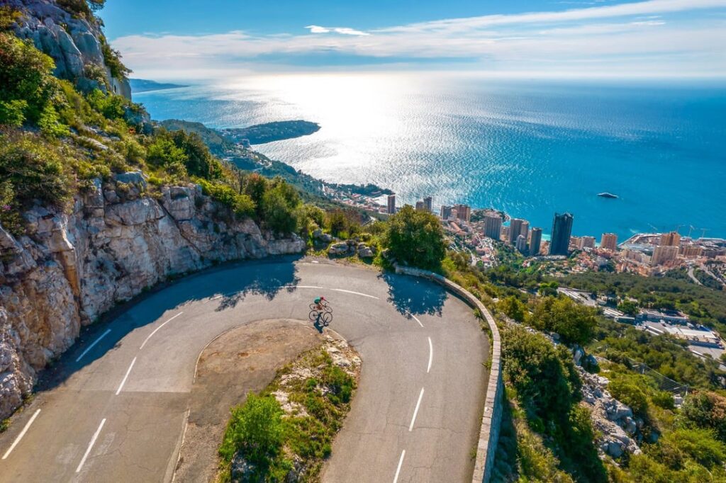 モナコの上にあるアルプ・マリティーム地方に住むのはどんな感じですか?