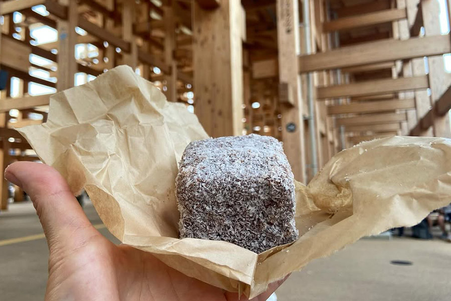 田島さんが『大阪・関西万博』で食べられたラミントン（une petite maisonのInstagramより）