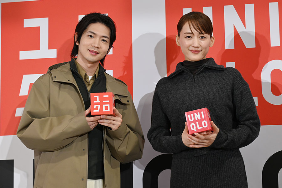 新たにオープンする「UNIQLO UMEDA」のイベントに登壇した松下洸平と綾瀬はるか（10月23日・大阪市内 Lmaga.jp撮影）