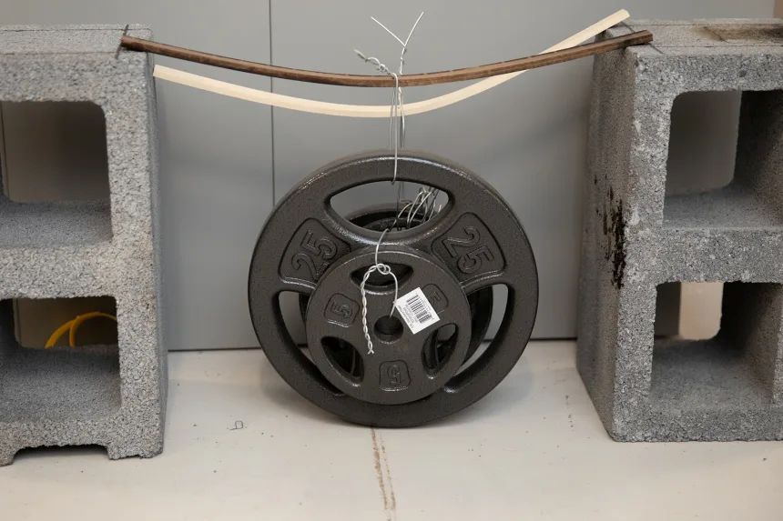 インベントウッドによれば、スーパーウッドは通常の木材より最大20倍の強度を有する/Courtesy InventWood