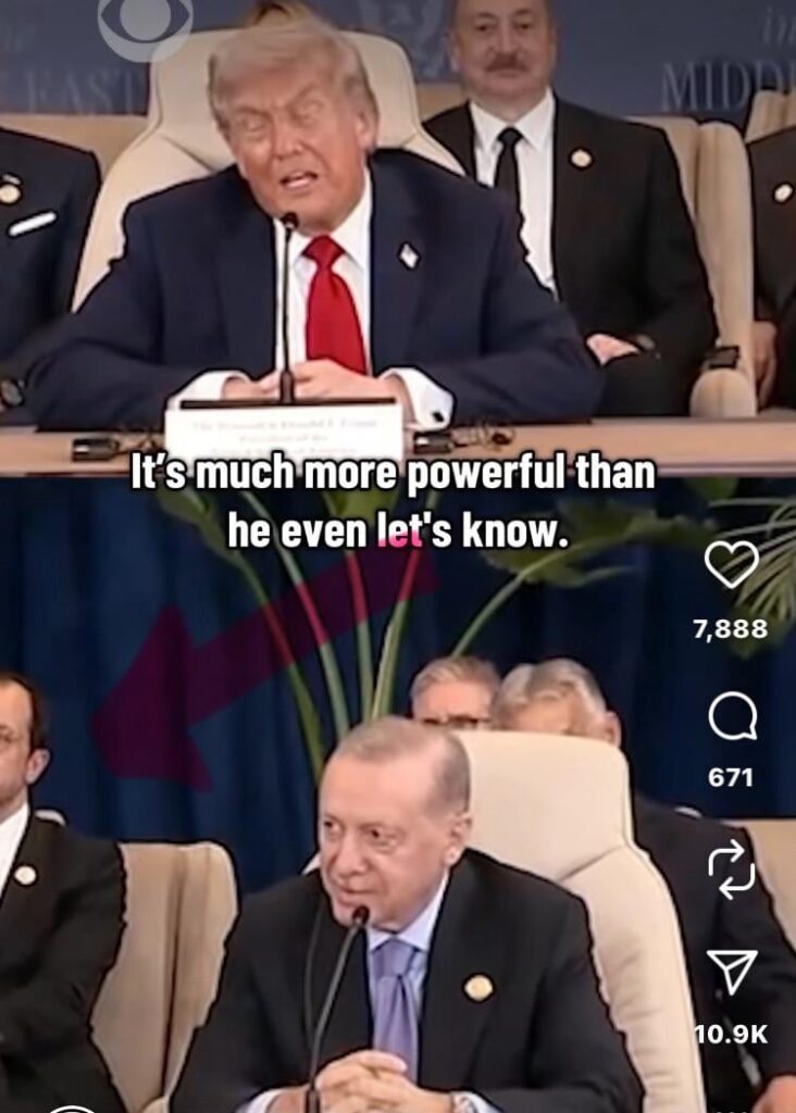 トランプ氏はトルコ軍を称賛し、クリストドゥリデス氏はそのすぐ後ろに座っている。