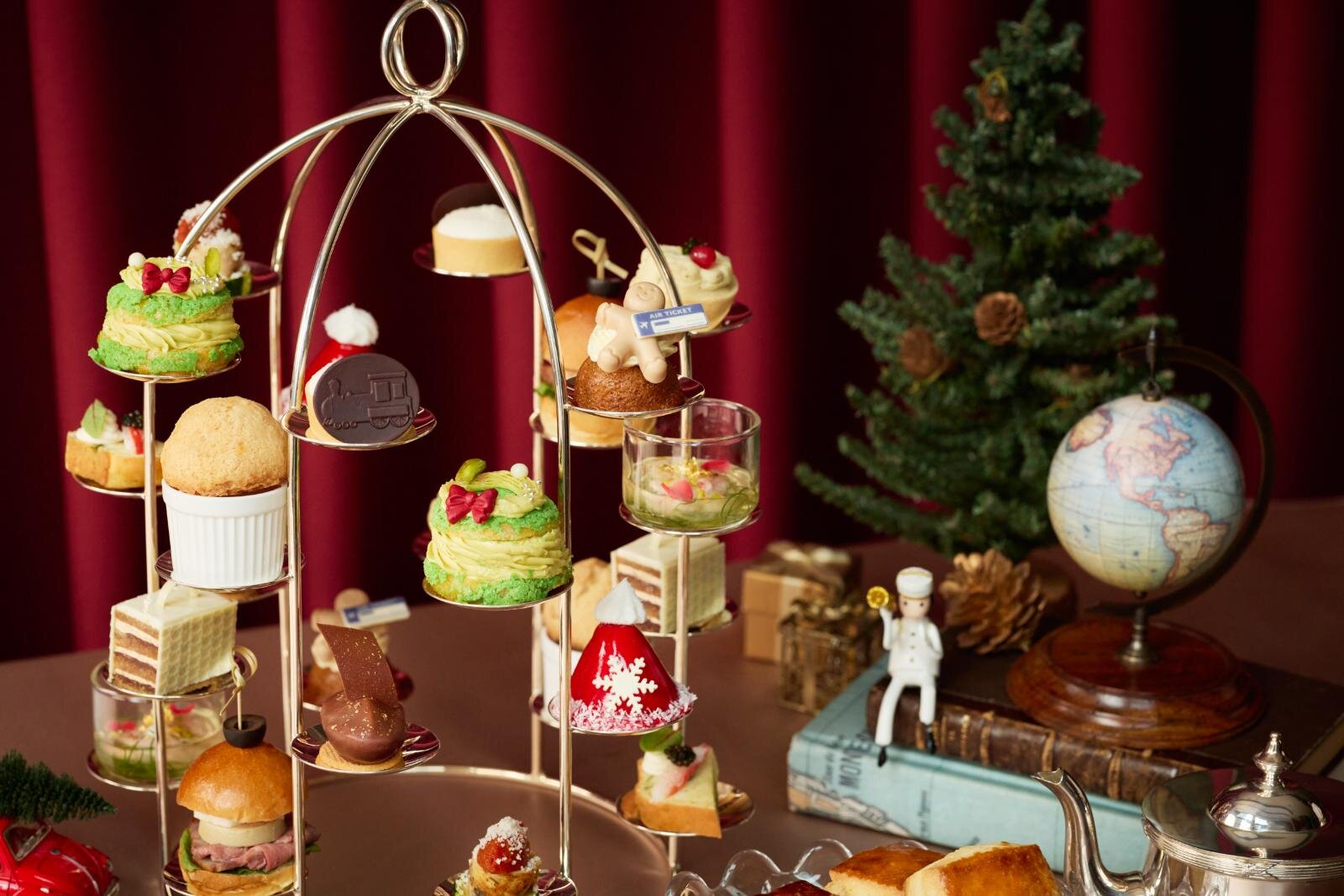 ザ・ペニンシュラ東京「旅」テーマのクリスマスアフタヌーンティー、ホワイトチョコのオペラケーキなど｜写真2
